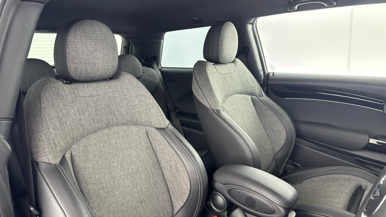 MINI Hatchback 135kW Cooper S Level 2 33kWh 3dr Auto Electric Hatchback